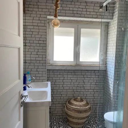 T2 Alvalade Em 3 Pessoas Apartment