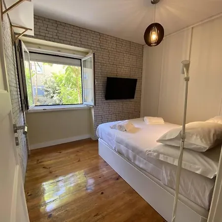 Apartment T2 Alvalade Em 3 Pessoas Lisbon