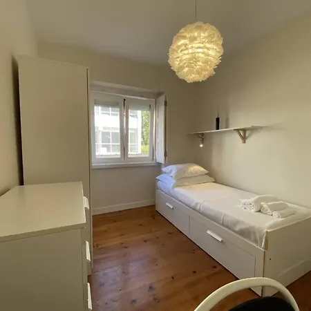 T2 Alvalade Em 3 Pessoas