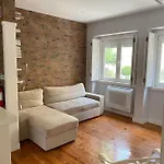 T2 Alvalade Em 3 Pessoas Apartment *